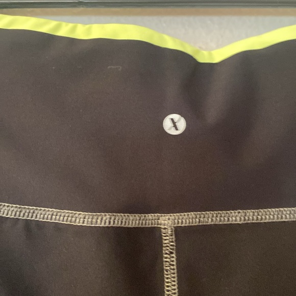 Like new Xersion train 7/8 ankle leggings size large - Picture 4 of 6